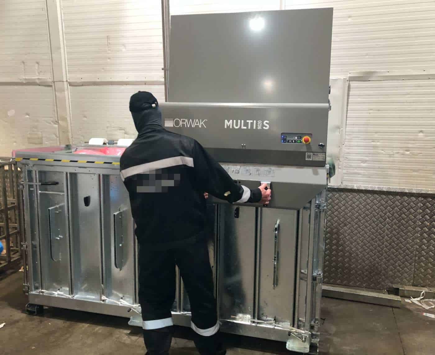 Partnerünknél üzemelő galvanizált ORWAK 9020 kétkamrás bálázógép